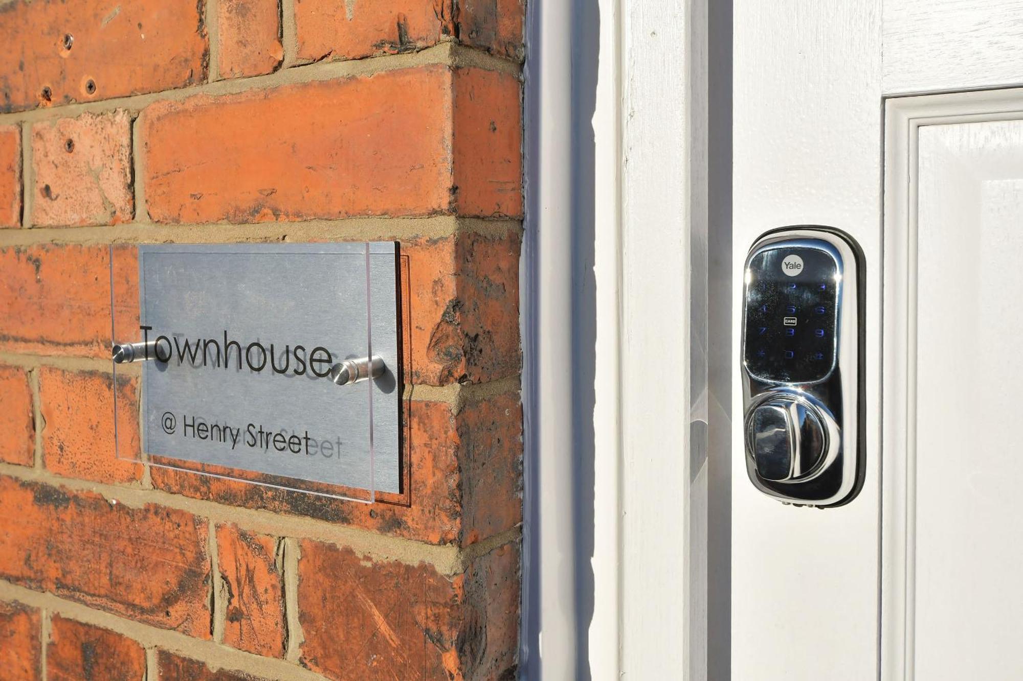 Townhouse @ Henry Street Crewe Hotel Екстериор снимка